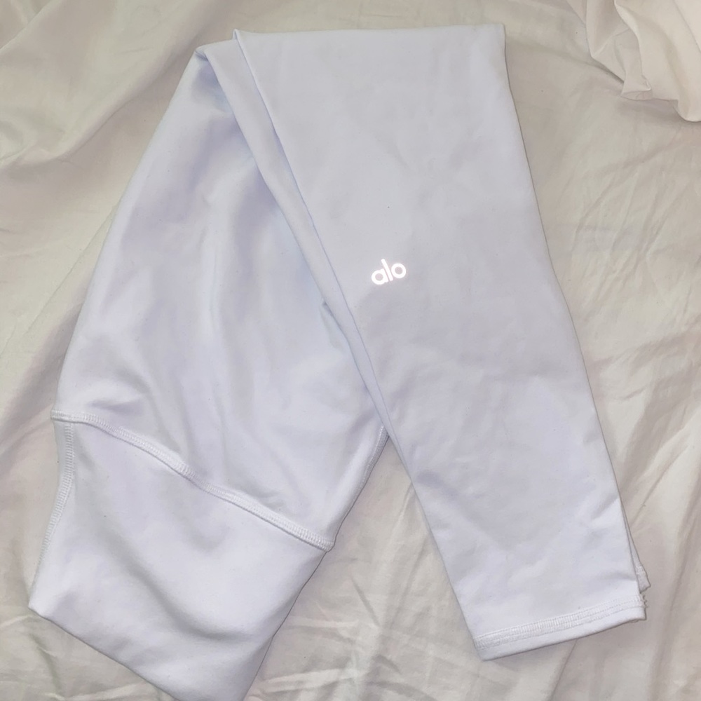 *SOLD* ALO YOGA 7/8 White Airbrush Leggings